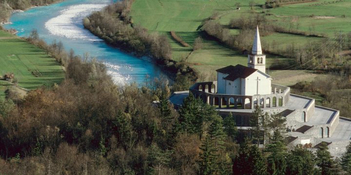 Kostnica s Cerkvijo Sv. Antona / Sacrario dei Caduti di Caporetto